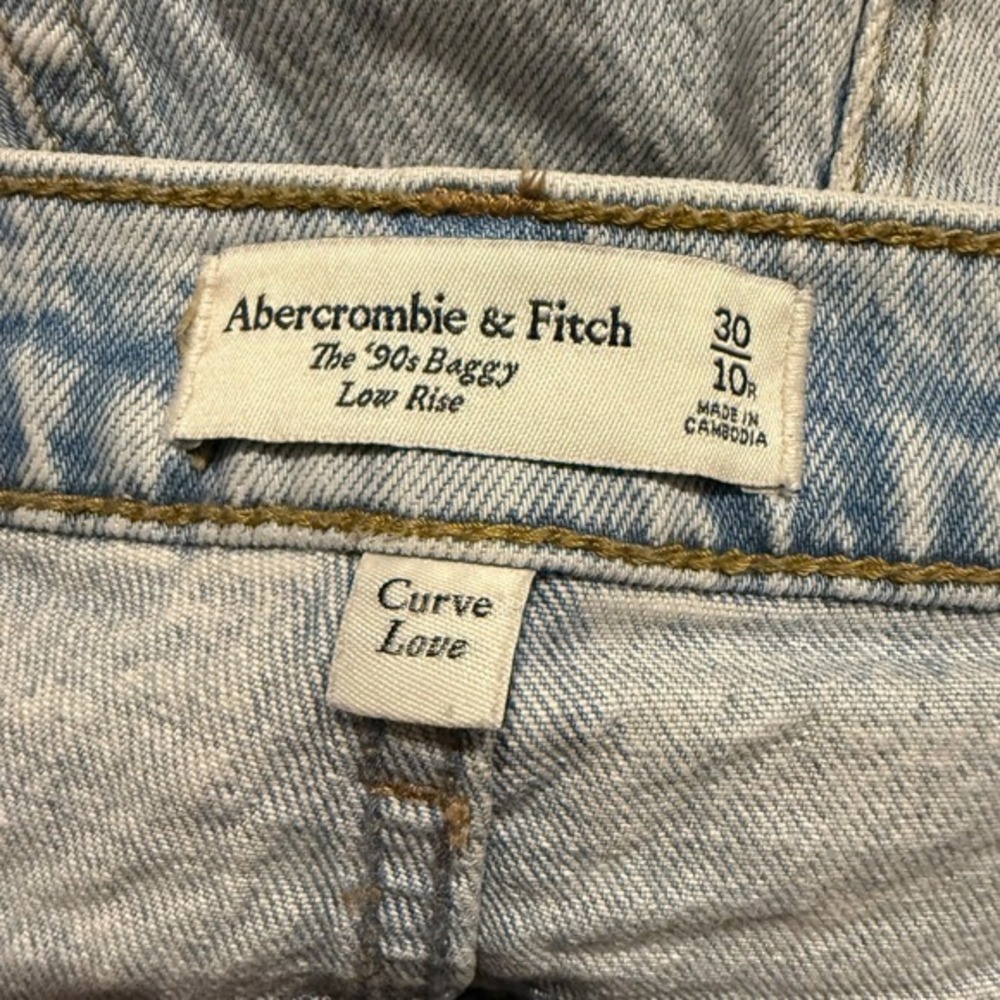 Abercrombie & Fitch Curve Love 90s Low Rise Baggy Jeans Light Wash Denim Size 30 - Picture 3 of 11